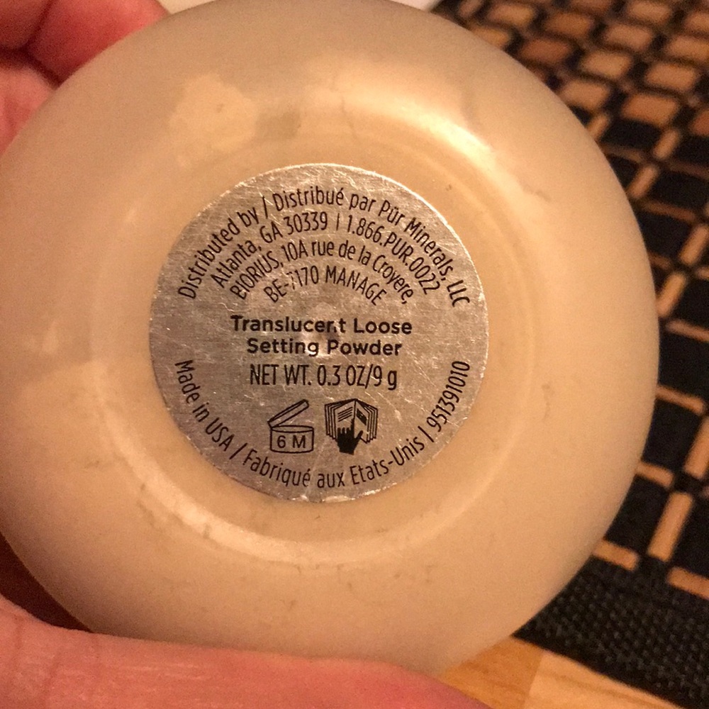 PUR Translucent Loose Setting Powder - Picture 2 of 4